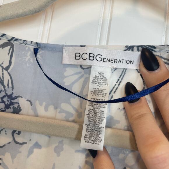 BCBGeneration Blue Floral Sheer Lightweight Cold Shoulder Kimono Top One Size - Picture 4 of 6